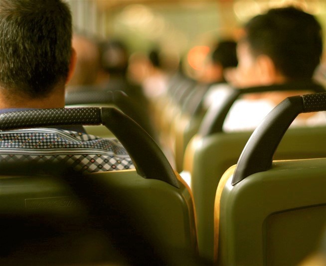 Pasajeros en un autobús